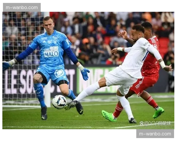 官方：布雷斯特与38岁门将比佐特续约一年