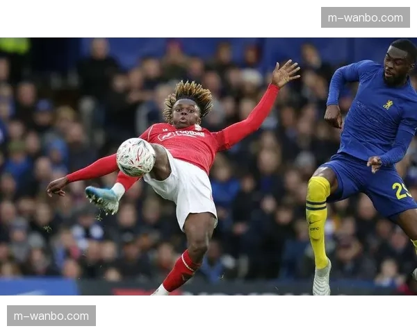 诺丁汉森林新援中场表示,教练要求他在攻防转换瞬间必须首先寻找向前传球路线 诺丁汉森林新援中场表示,教练要求他在攻防转换瞬间必须首先寻找向前传球路线