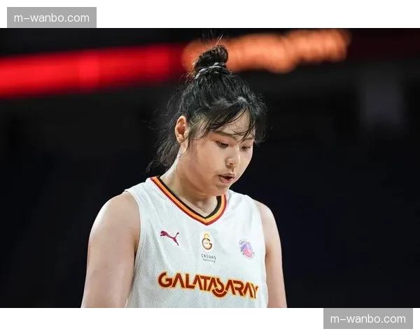 李月汝伤愈复出首次全场对抗训练